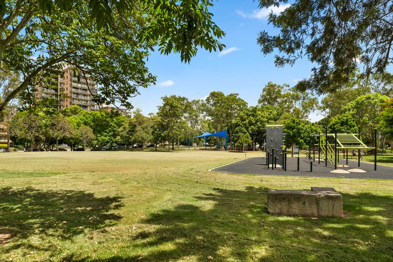 Photo - 198 Hawken Drive, St Lucia QLD 4067 - Image 6