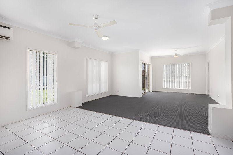 Photo - 198 Henty Drive, Redbank Plains QLD 4301 - Image 6