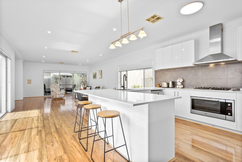 Photo - 198 Riseley Street, Booragoon WA 6154 - Image 2