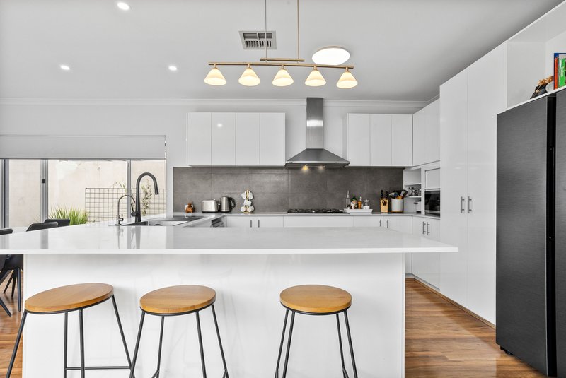 Photo - 198 Riseley Street, Booragoon WA 6154 - Image 3