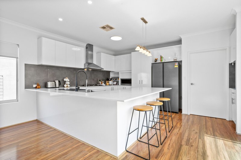 Photo - 198 Riseley Street, Booragoon WA 6154 - Image 4