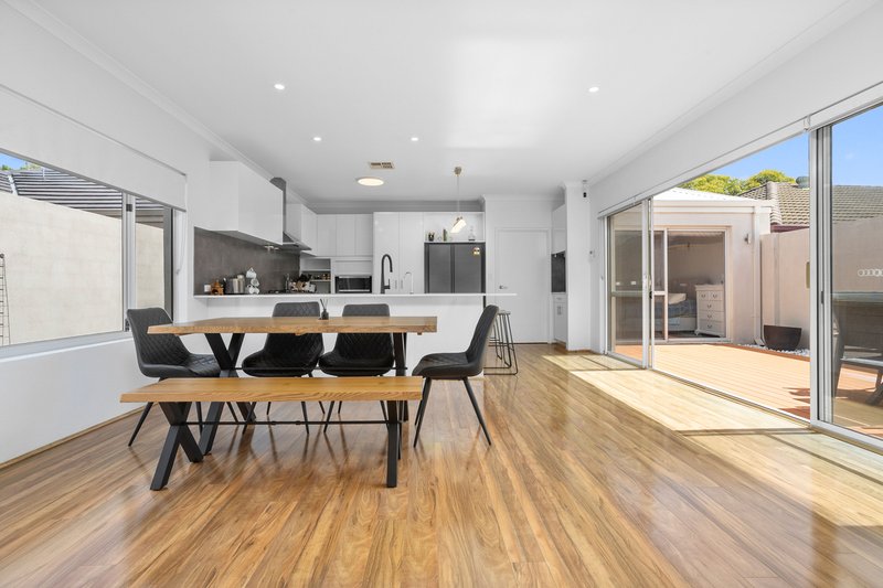 Photo - 198 Riseley Street, Booragoon WA 6154 - Image 5