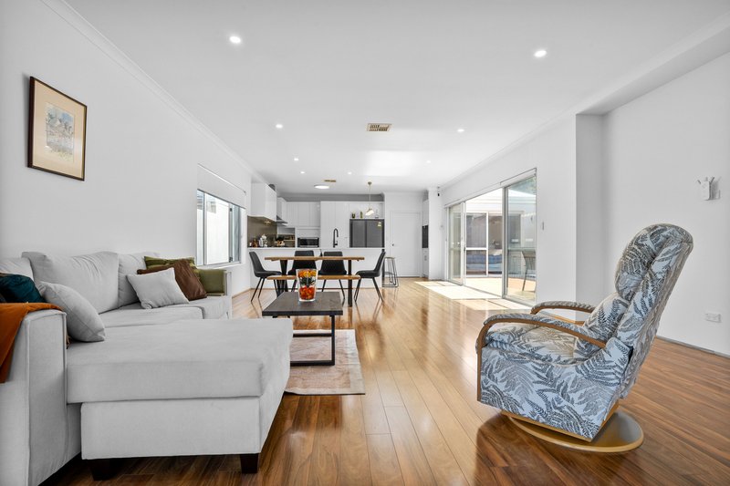 Photo - 198 Riseley Street, Booragoon WA 6154 - Image 7