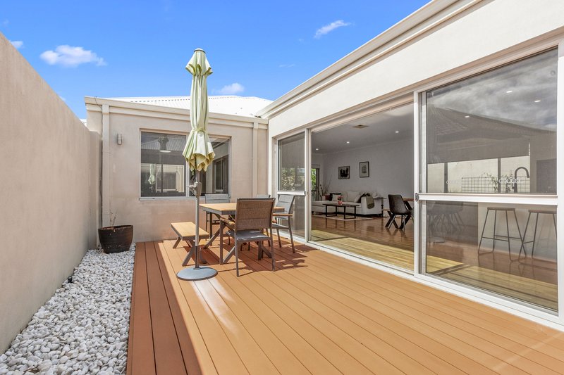 Photo - 198 Riseley Street, Booragoon WA 6154 - Image 16