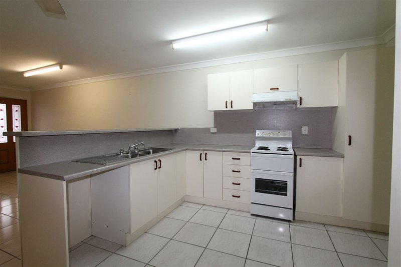 Photo - 1/98 Wilmington Street, Ayr QLD 4807 - Image 3