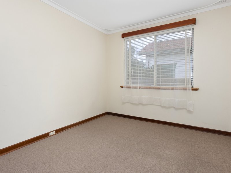 Photo - 198A Hamilton Street, Queens Park WA 6107 - Image 14