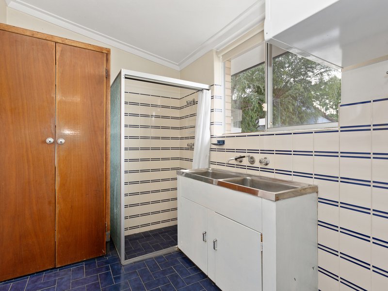 Photo - 198A Hamilton Street, Queens Park WA 6107 - Image 17