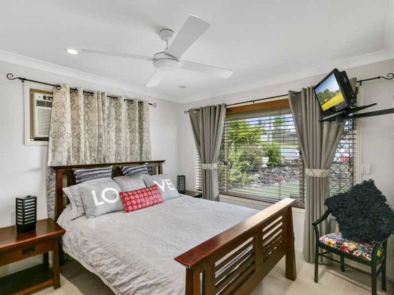 Photo - 199 Alexander Drive, Highland Park QLD 4211 - Image 9