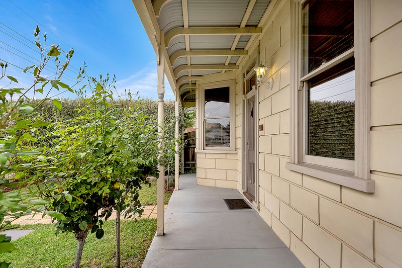 Photo - 199 Gordon Street, Coburg VIC 3058 - Image 2