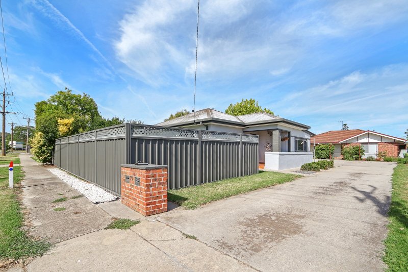 Photo - 1/99 Mitchell Street, Wodonga VIC 3690 - Image 2