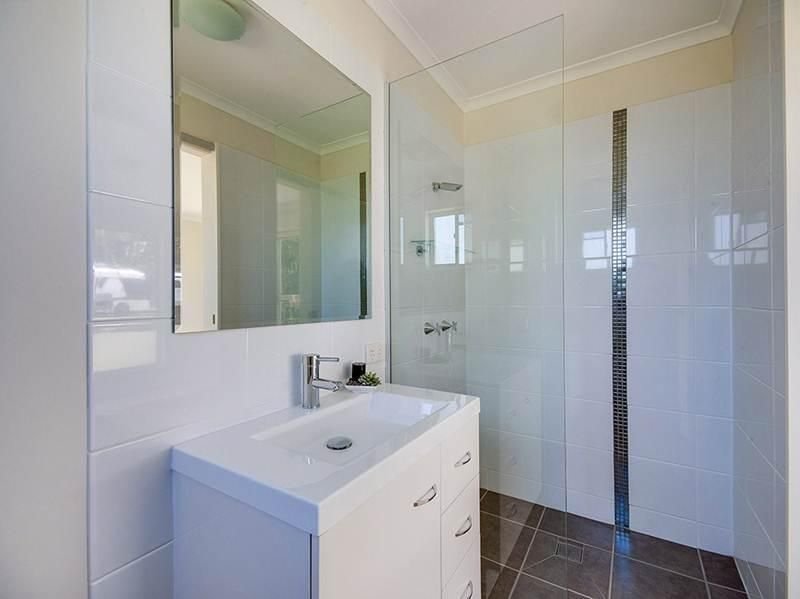 Photo - 199 Moreton Terrace, Beachmere QLD 4510 - Image 11