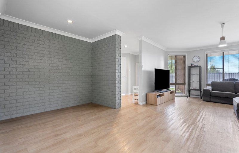 Photo - 199 Mount Warren Boulevard, Mount Warren Park QLD 4207 - Image 5