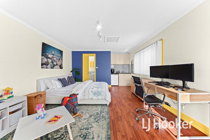 Photo - 199 Waradgery Drive, Rowville VIC 3178 - Image 13