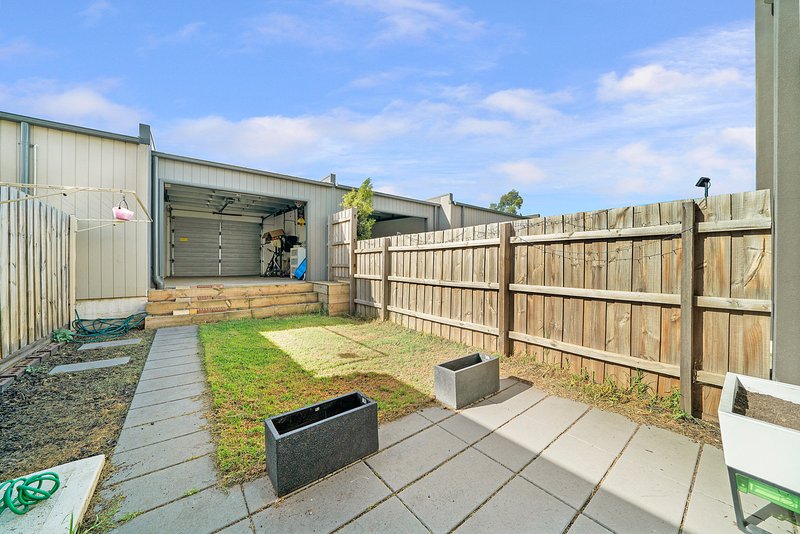 Photo - 199 Waterhaven Boulevard, Point Cook VIC 3030 - Image 12