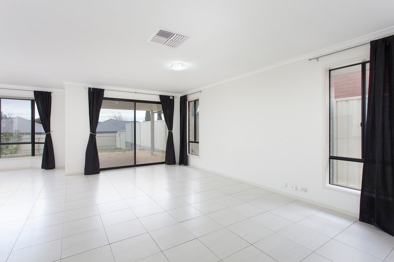 Photo - 19A Ramsay Avenue, Seacombe Gardens SA 5047 - Image 3