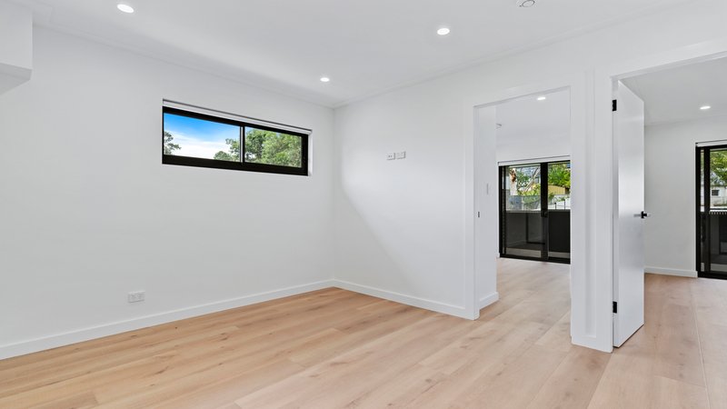 Photo - 19b Farnsworth Avenue, Campbelltown NSW 2560 - Image 7