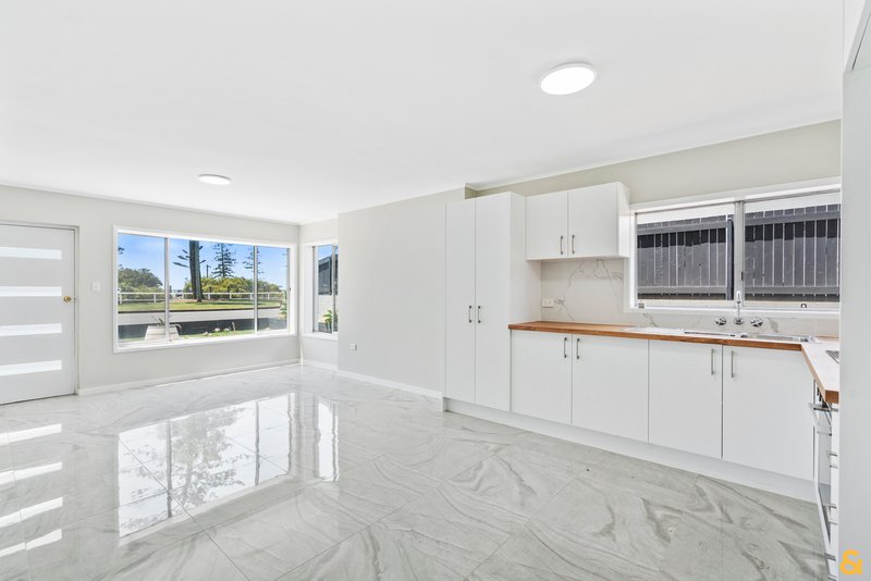 Photo - 19B Waterloo Esplanade, Wynnum QLD 4178 - Image 5