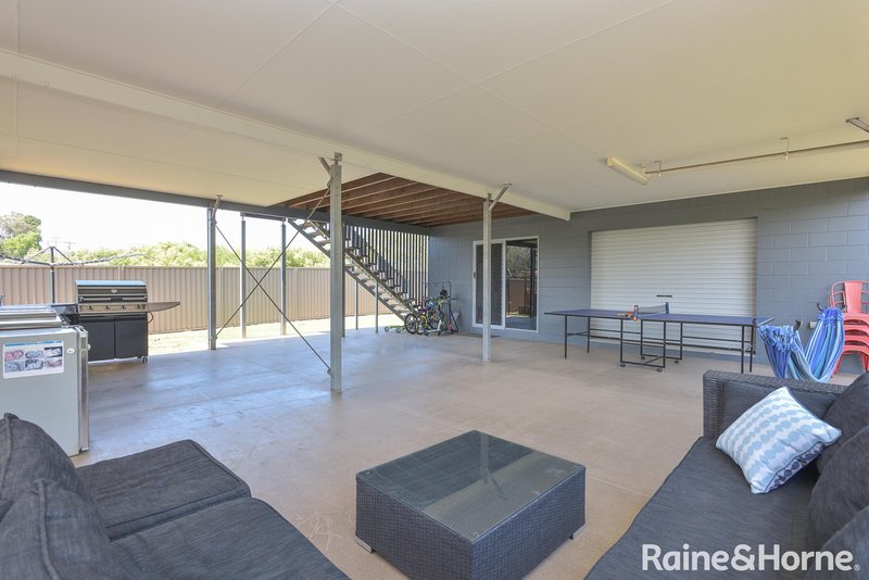 Photo - 1a Ailsa Street, West Gladstone QLD 4680 - Image 3