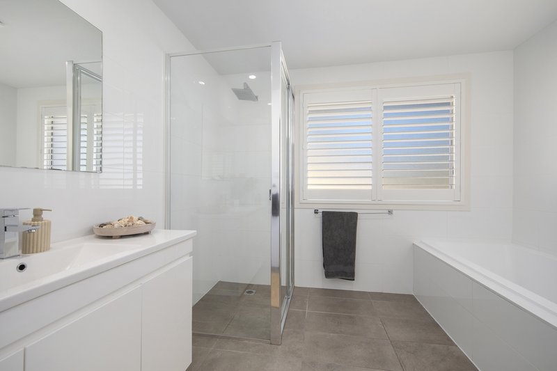 Photo - 1A Bellambi Place, Glenning Valley NSW 2261 - Image 9
