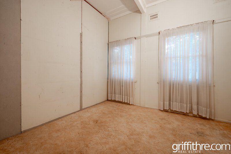 Photo - 1A Boonah Street, Griffith NSW 2680 - Image 11