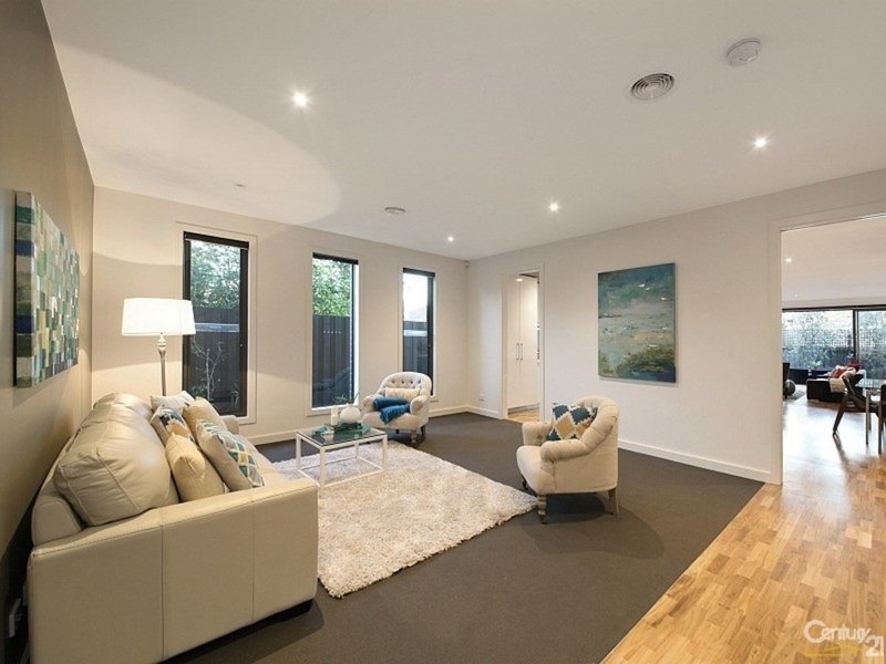 Photo - 1A Box Court, Bentleigh East VIC 3165 - Image 2