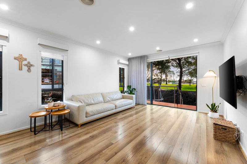 Photo - 1A Cooinda Court, Burwood East VIC 3151 - Image 2