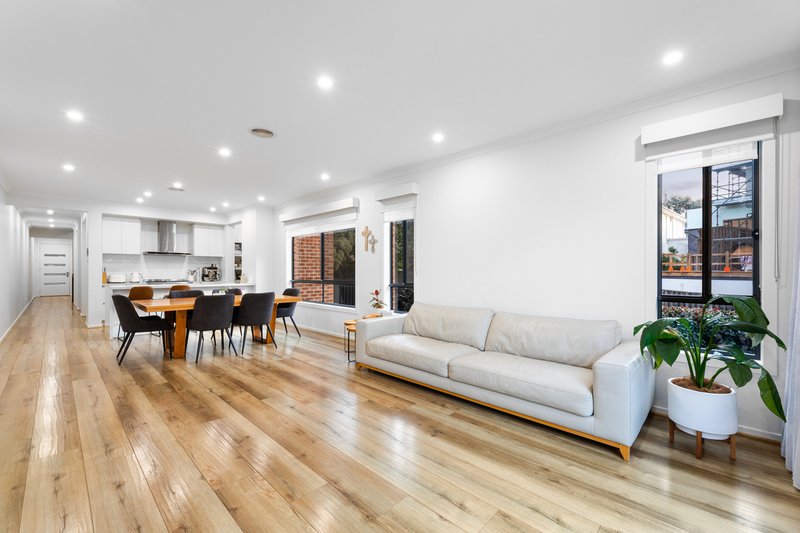 Photo - 1A Cooinda Court, Burwood East VIC 3151 - Image 3
