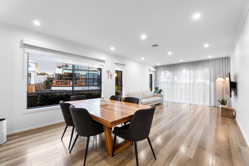 Photo - 1A Cooinda Court, Burwood East VIC 3151 - Image 4