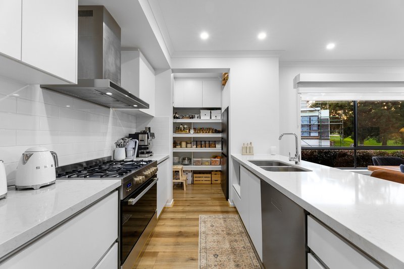 Photo - 1A Cooinda Court, Burwood East VIC 3151 - Image 5