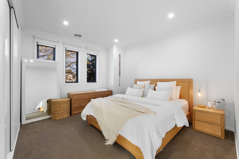 Photo - 1A Cooinda Court, Burwood East VIC 3151 - Image 8