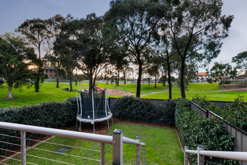 Photo - 1A Cooinda Court, Burwood East VIC 3151 - Image 13