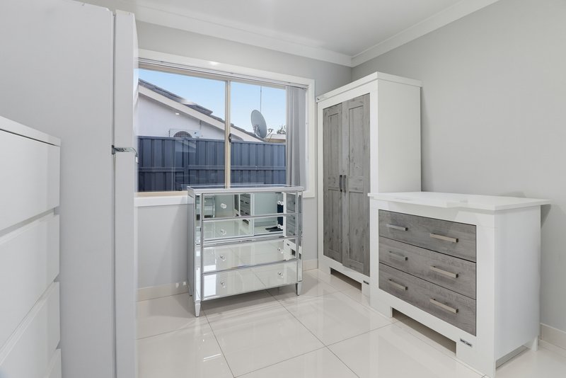 Photo - 1A Glen Davis Avenue, Bossley Park NSW 2176 - Image 4