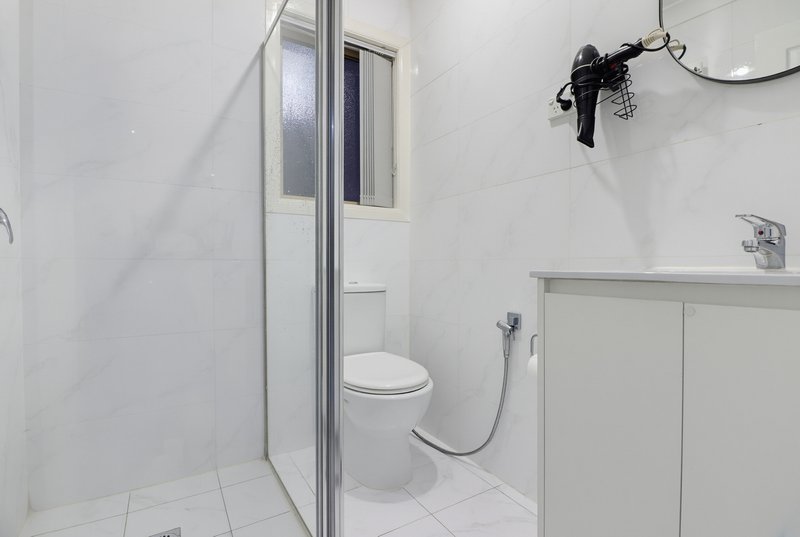 Photo - 1A Glen Davis Avenue, Bossley Park NSW 2176 - Image 5