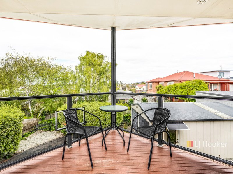 Photo - 1a Hilltop Avenue, Devonport TAS 7310 - Image 5