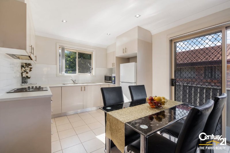 Photo - 1a Roland Street, Bossley Park NSW 2176 - Image 4