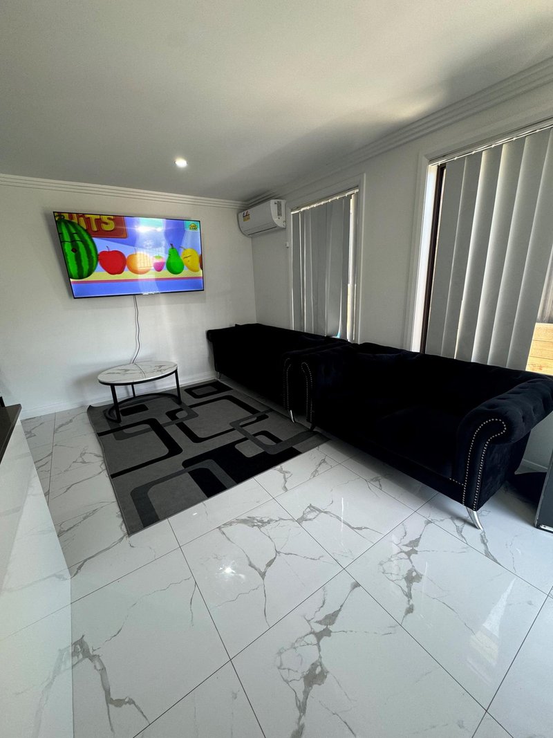 Photo - 1a Tulloch Place, Edensor Park NSW 2176 - Image 2