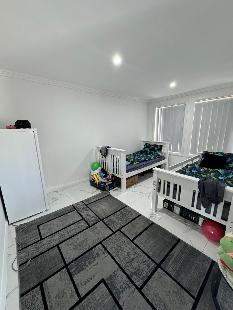 Photo - 1a Tulloch Place, Edensor Park NSW 2176 - Image 3