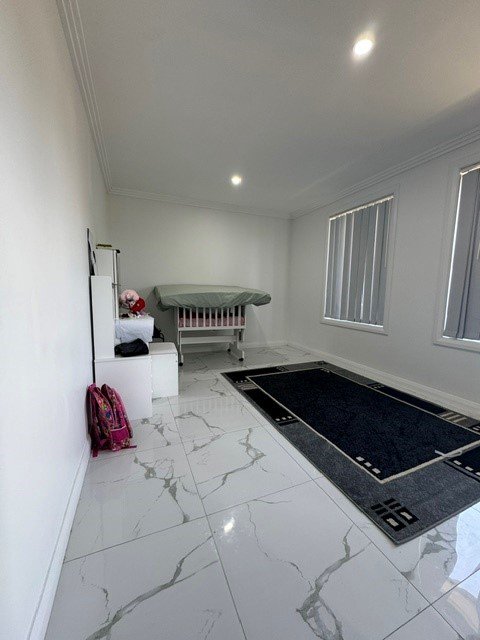 Photo - 1a Tulloch Place, Edensor Park NSW 2176 - Image 5