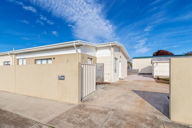 Photo - 1a Valley Road, Devonport TAS 7310 - Image 12