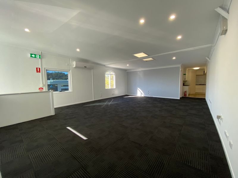 Photo - 1a/15 Hutchinson Street, Burleigh Heads QLD 4220 - Image 3