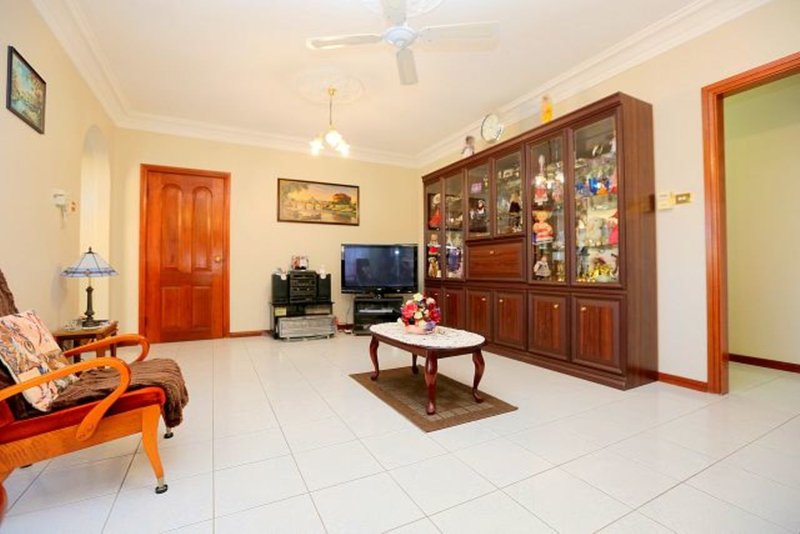 Photo - 1B Bungalow Crescent (Aka 2/10 Gordon Street) , Bankstown NSW 2200 - Image 3