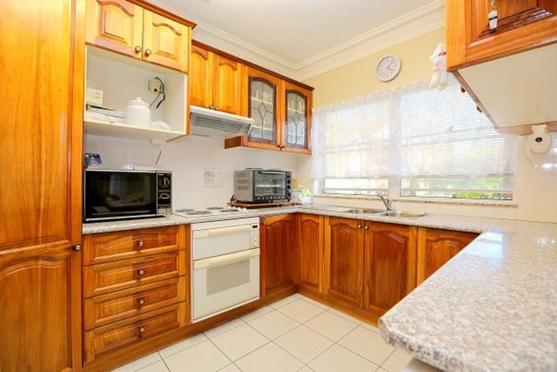 Photo - 1B Bungalow Crescent (Aka 2/10 Gordon Street) , Bankstown NSW 2200 - Image 4