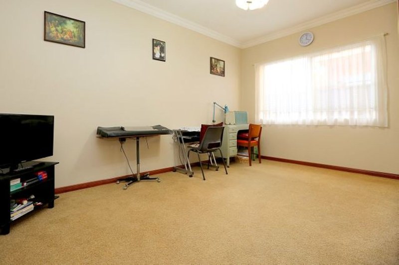 Photo - 1B Bungalow Crescent (Aka 2/10 Gordon Street) , Bankstown NSW 2200 - Image 8