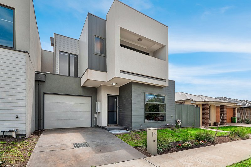 1B Burchill Avenue, Cranbourne East VIC 3977