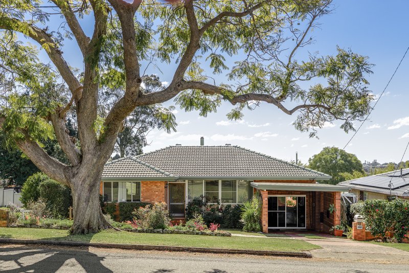 Photo - 1B Garde Street, Centenary Heights QLD 4350 - Image 1