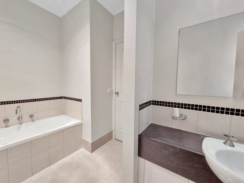 Photo - 1B Murray Street, Highton VIC 3216 - Image 9