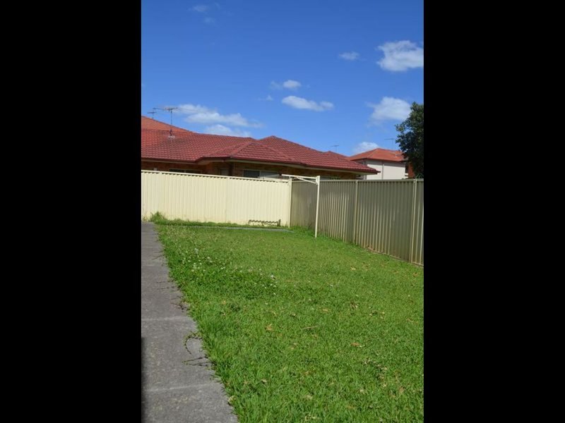 Photo - 1B San Cristobal Drive, Green Valley NSW 2168 - Image 9