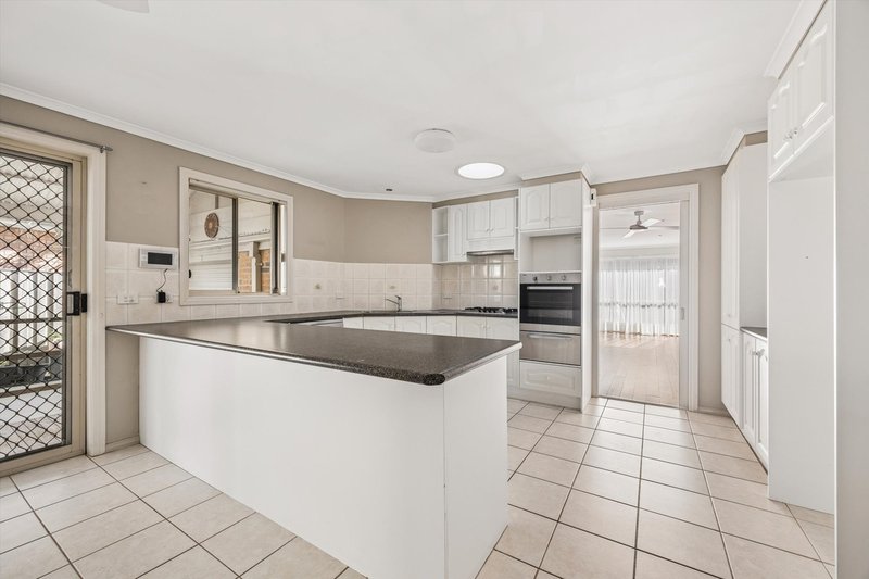 Photo - 1B Turramurra Drive, Rowville VIC 3178 - Image 4