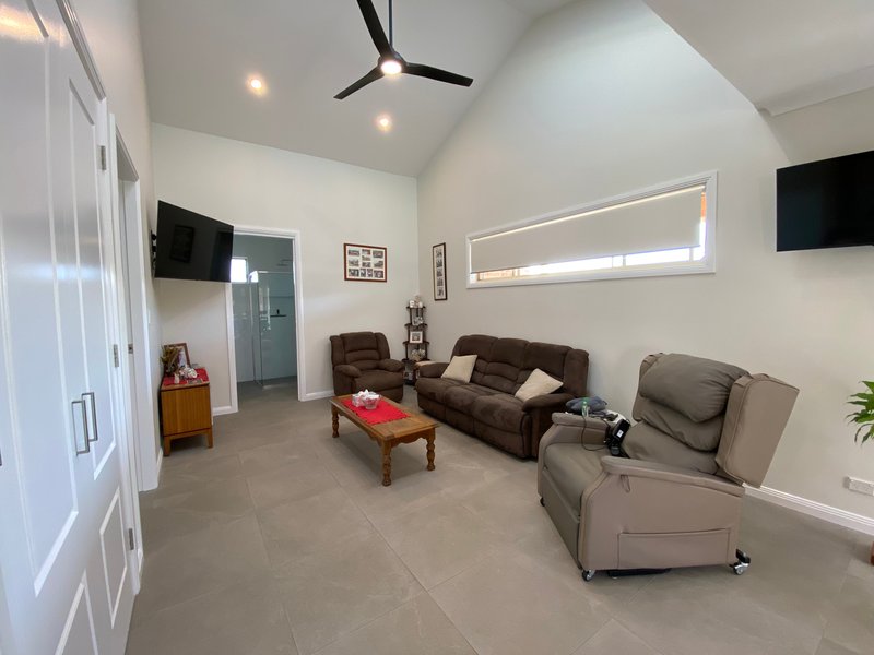 Photo - 1B/39-45 Lincoln Road, Cecil Park NSW 2178 - Image 5