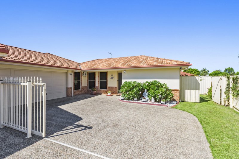 Photo - 2 / 11 Magnolia Crescent, Banora Point NSW 2486 - Image 2